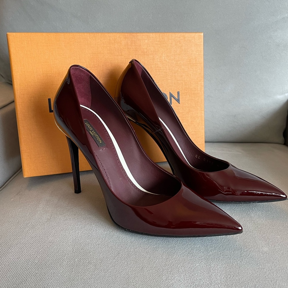 Louis Vuitton Burgundy Patent Leather Heels. 40 EU